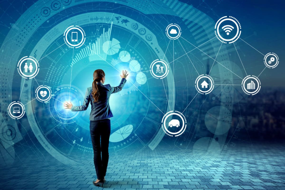 الديمقراطية الرقمية: أداة تحرر أم رقابة؟