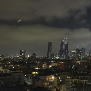 صواريخ إيرانية في سماء تل أبيب