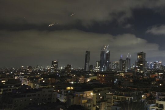 صواريخ إيرانية في سماء تل أبيب
